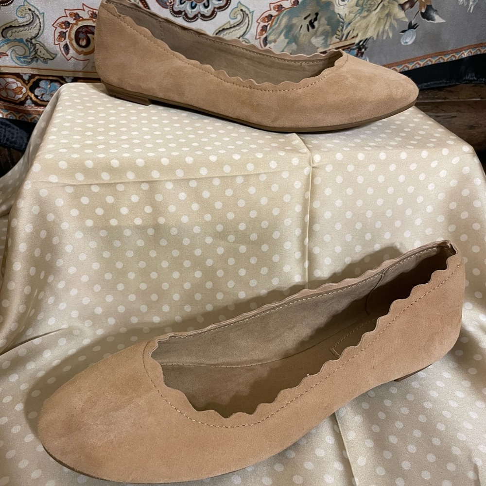 Crown Vintage flats, gently worn, but still in really good condition!